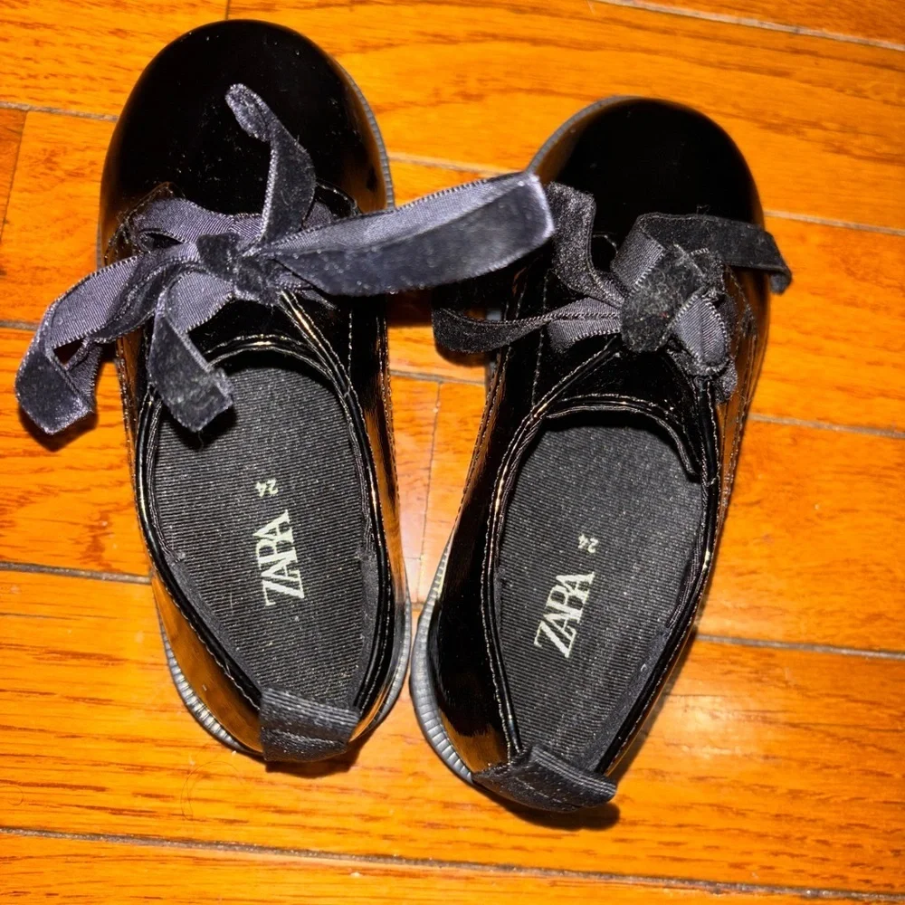 Zara Black Dress Shoes with Decorative Bows